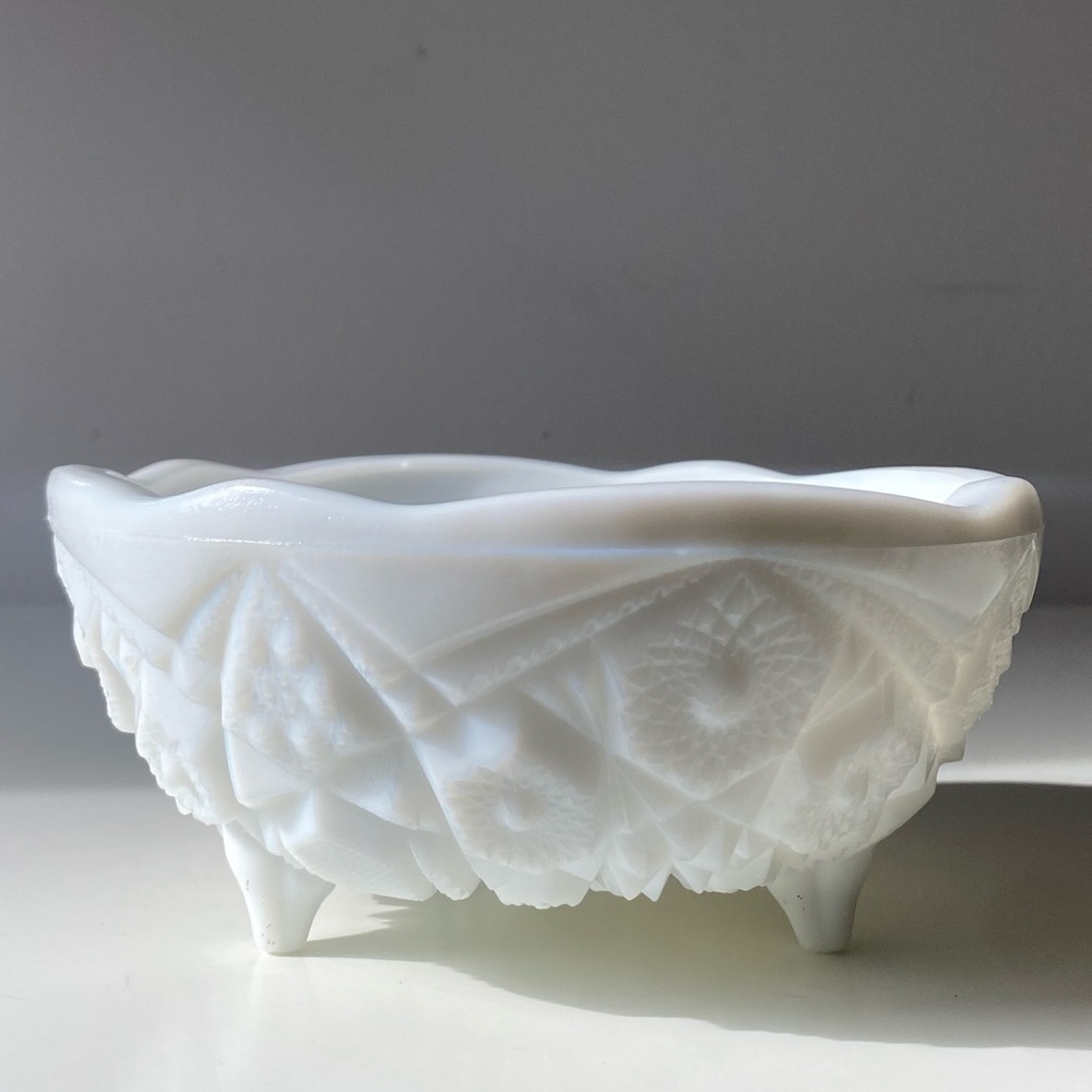 Vintage McKee Kemple Milk Glass TOLTEC Prescut 3-Toed 7" Dip Bowl Candy Dish
